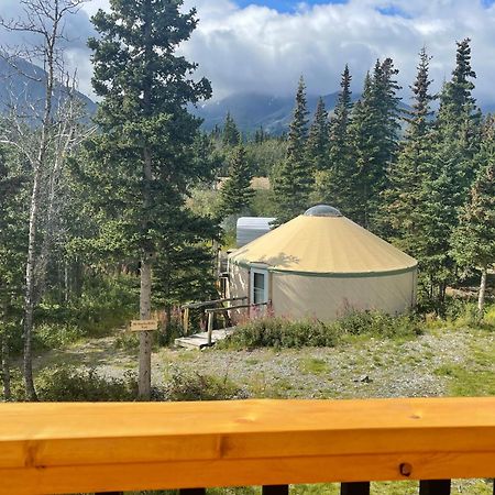 Mount Logan Ecolodge & Retreat Center Хейнс Джънкшън Екстериор снимка