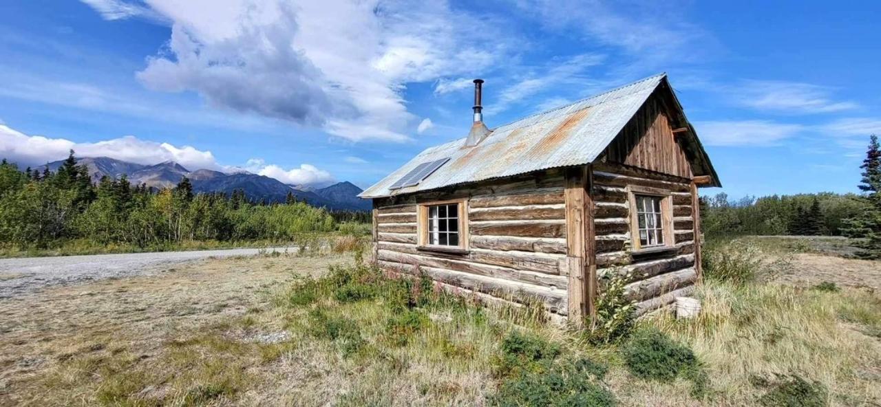 Mount Logan Ecolodge & Retreat Center Хейнс Джънкшън Екстериор снимка