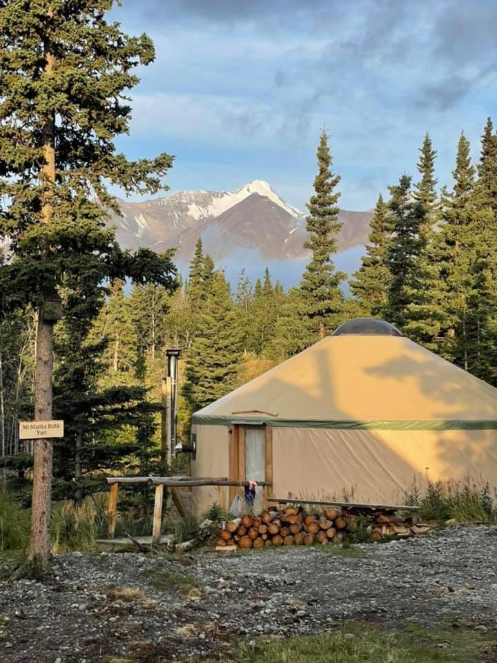 Mount Logan Ecolodge & Retreat Center Хейнс Джънкшън Екстериор снимка