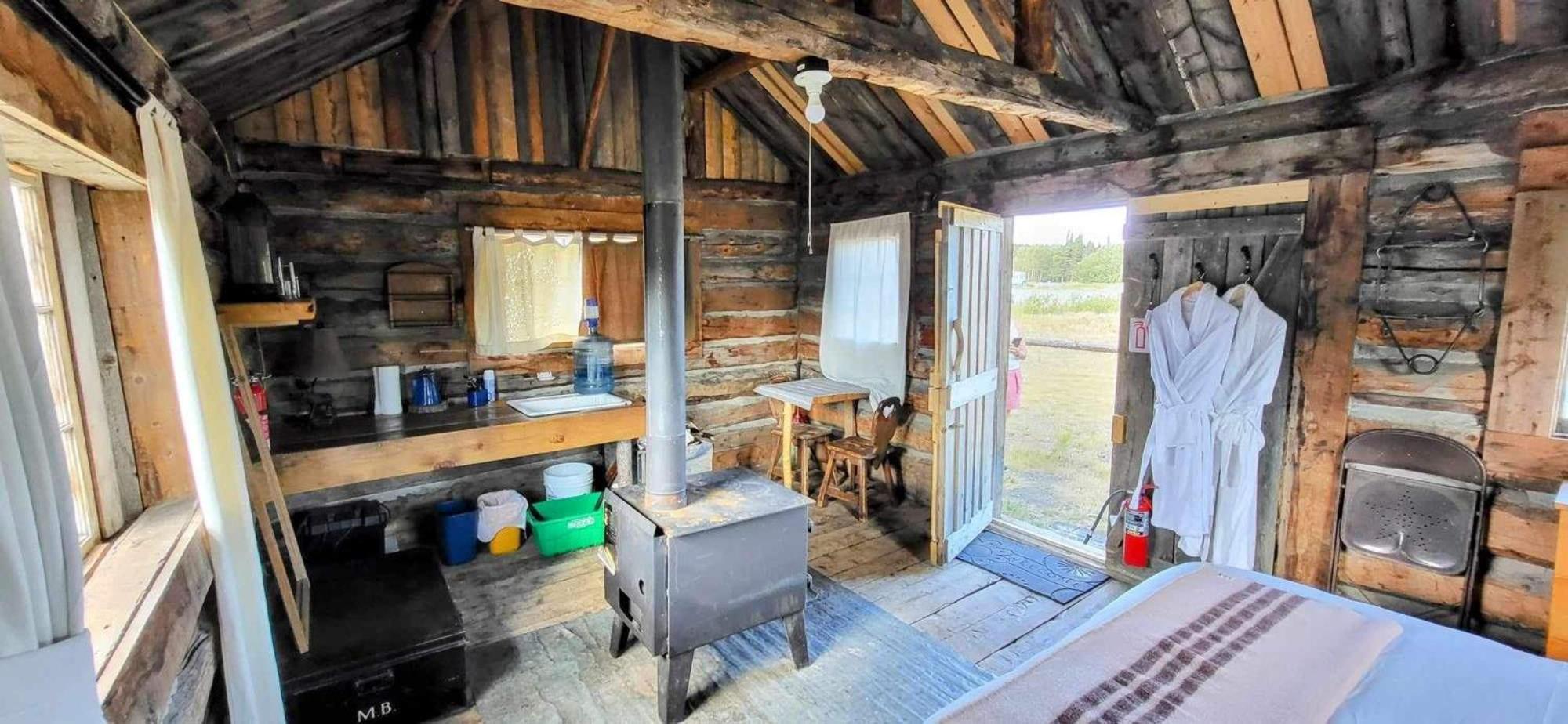 Mount Logan Ecolodge & Retreat Center Хейнс Джънкшън Екстериор снимка