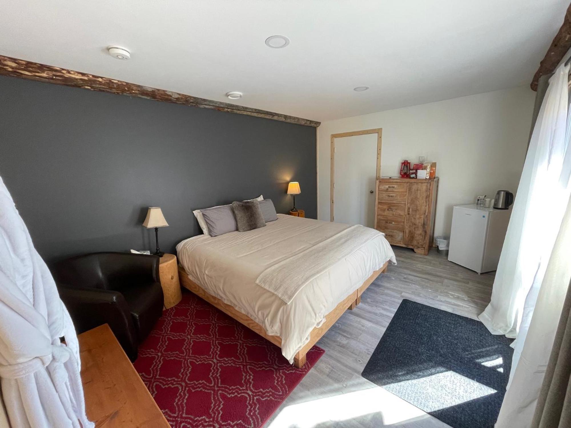 Mount Logan Ecolodge & Retreat Center Хейнс Джънкшън Екстериор снимка