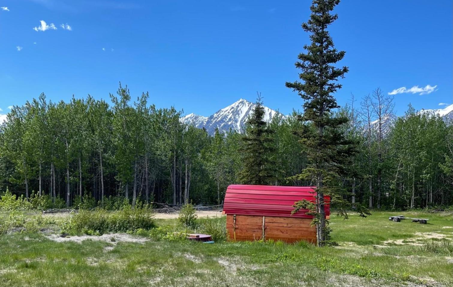 Mount Logan Ecolodge & Retreat Center Хейнс Джънкшън Екстериор снимка