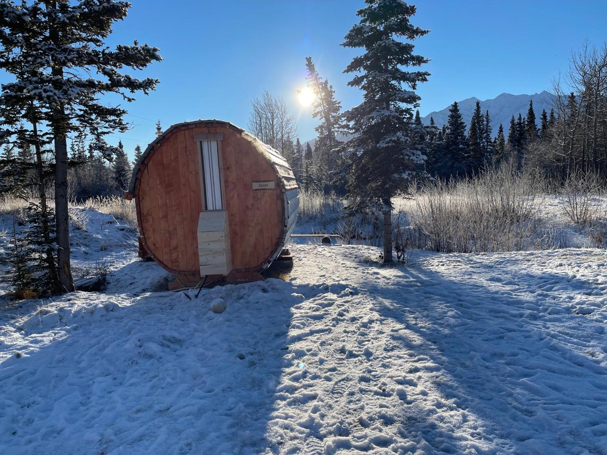 Mount Logan Ecolodge & Retreat Center Хейнс Джънкшън Екстериор снимка