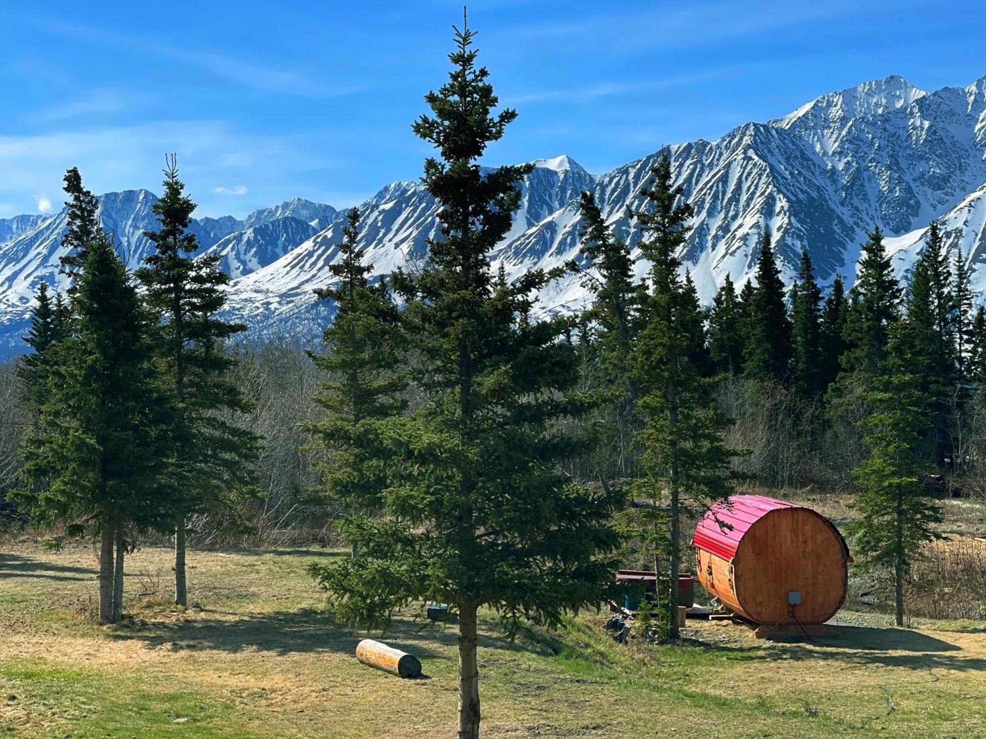 Mount Logan Ecolodge & Retreat Center Хейнс Джънкшън Екстериор снимка