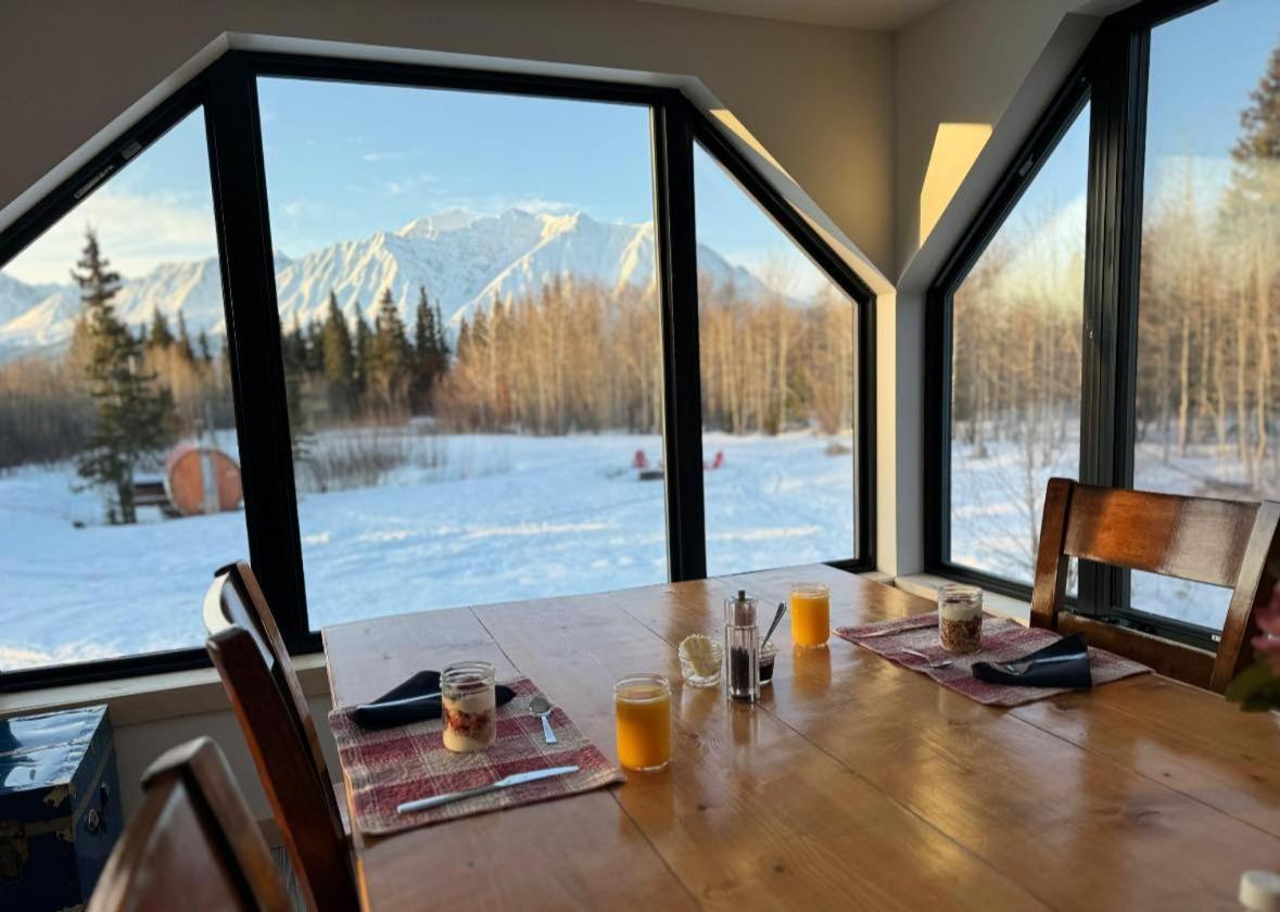 Mount Logan Ecolodge & Retreat Center Хейнс Джънкшън Екстериор снимка