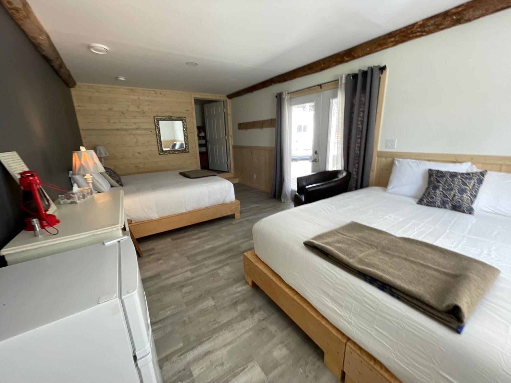 Mount Logan Ecolodge & Retreat Center Хейнс Джънкшън Екстериор снимка