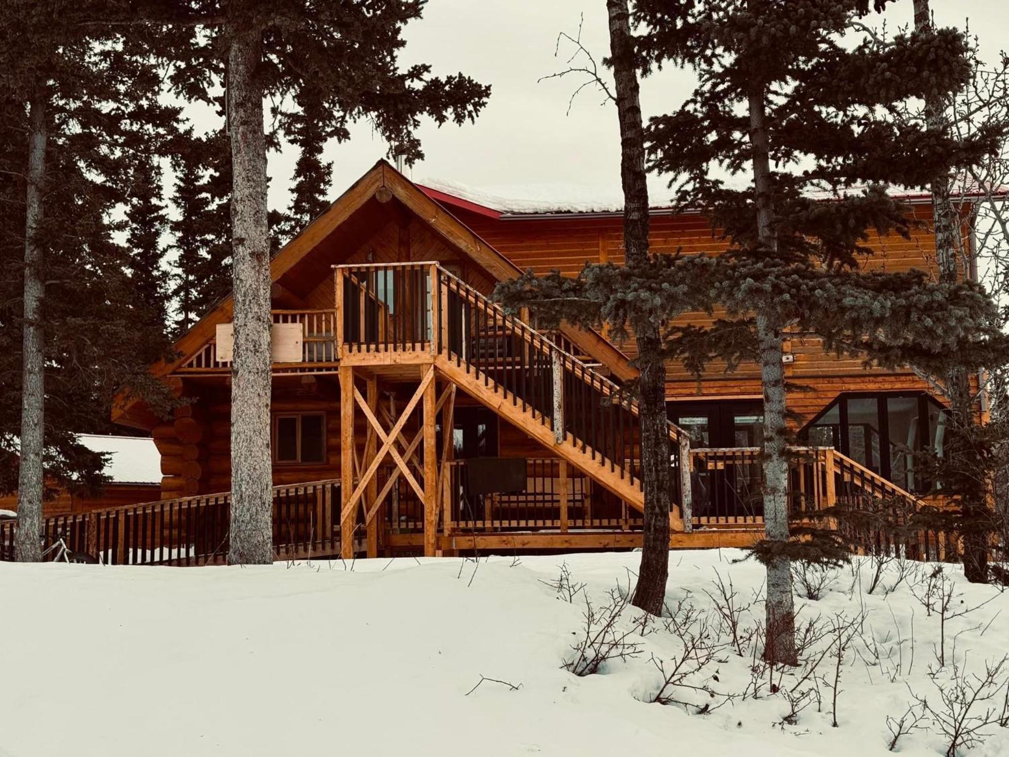 Mount Logan Ecolodge & Retreat Center Хейнс Джънкшън Екстериор снимка