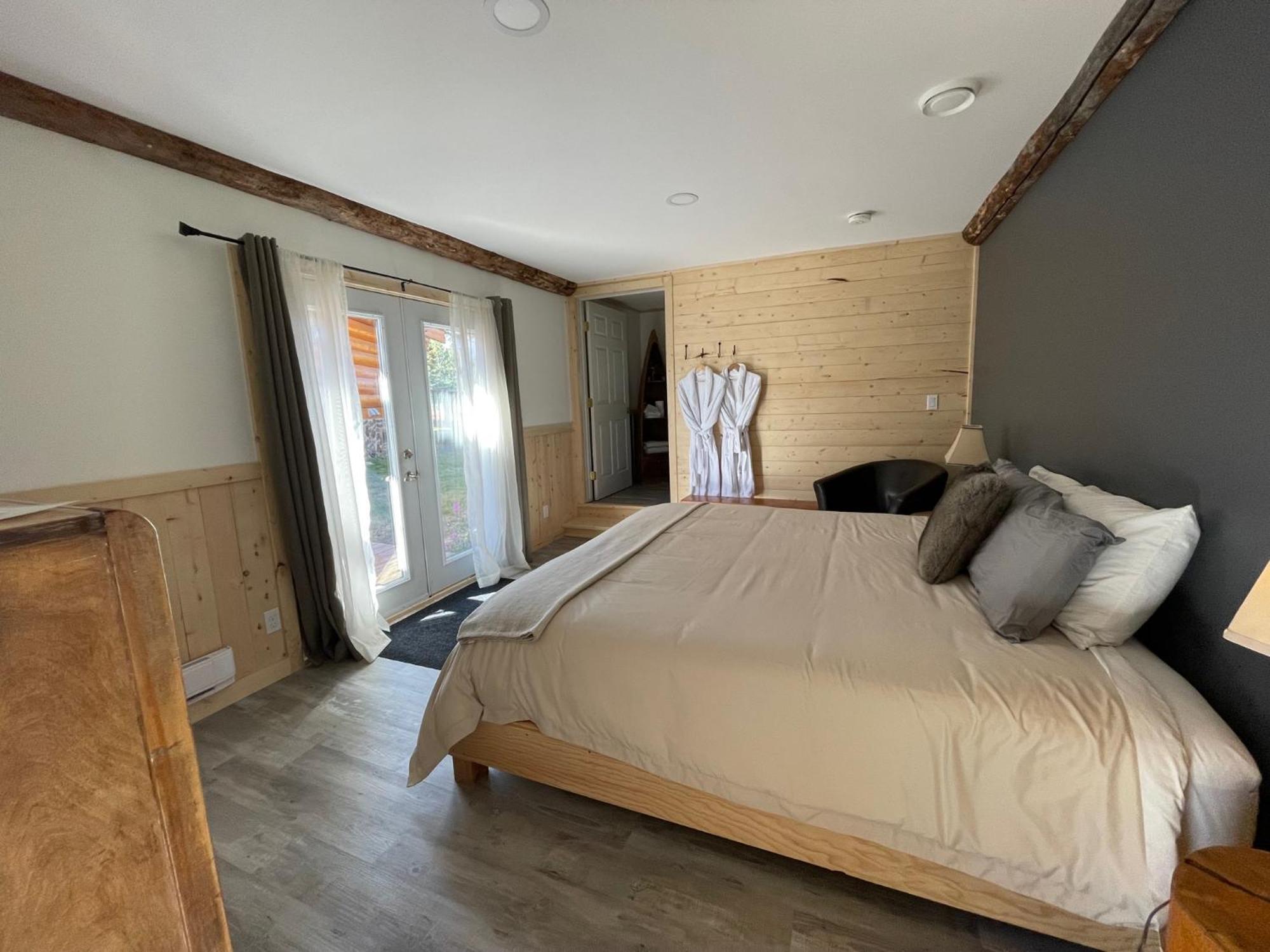 Mount Logan Ecolodge & Retreat Center Хейнс Джънкшън Екстериор снимка