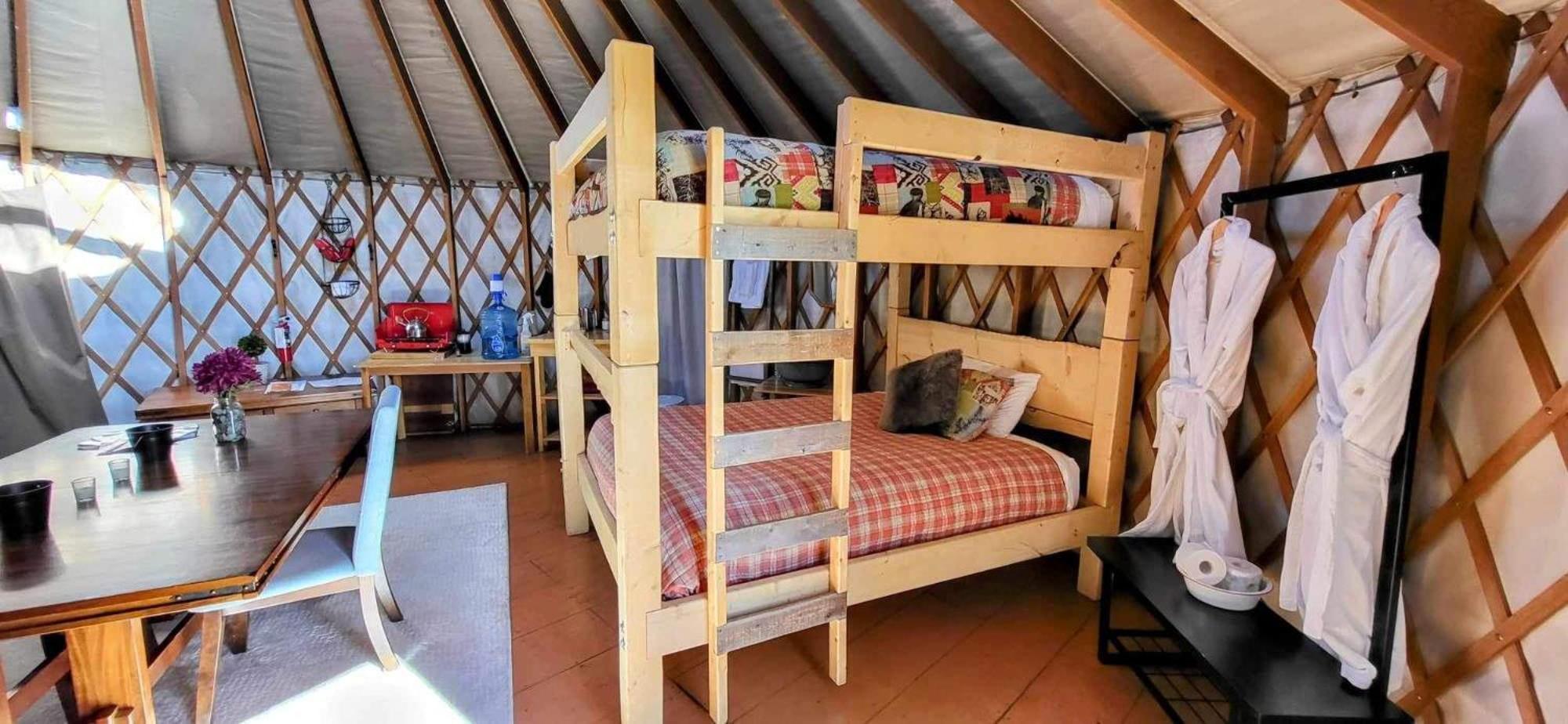 Mount Logan Ecolodge & Retreat Center Хейнс Джънкшън Екстериор снимка