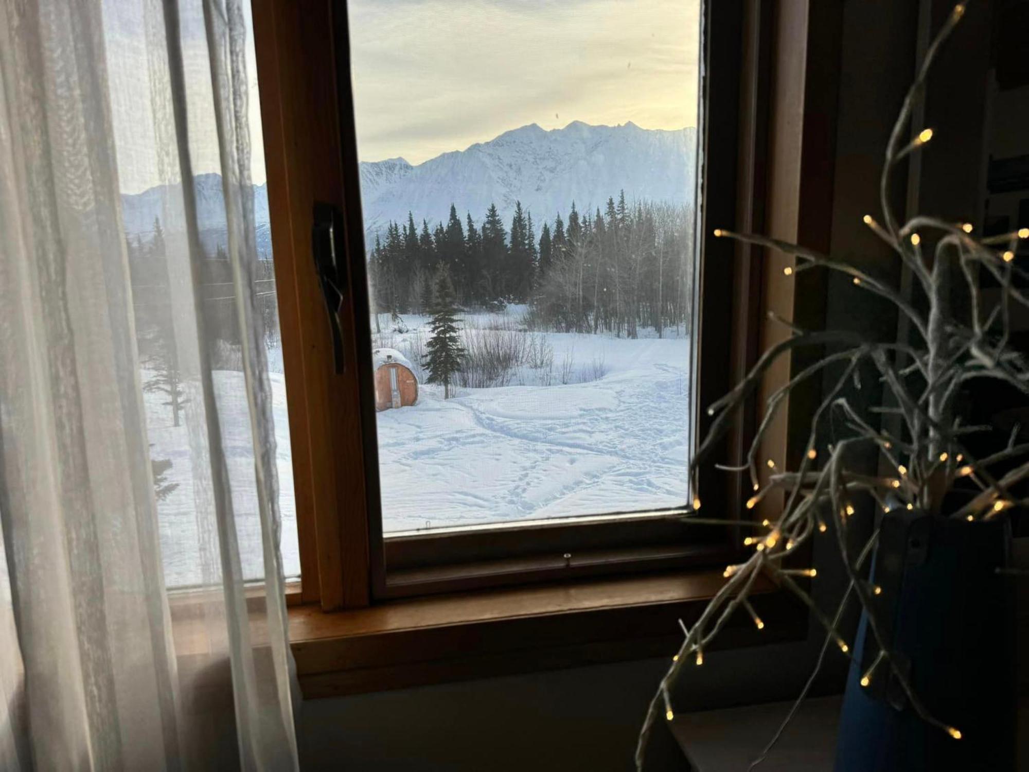Mount Logan Ecolodge & Retreat Center Хейнс Джънкшън Екстериор снимка