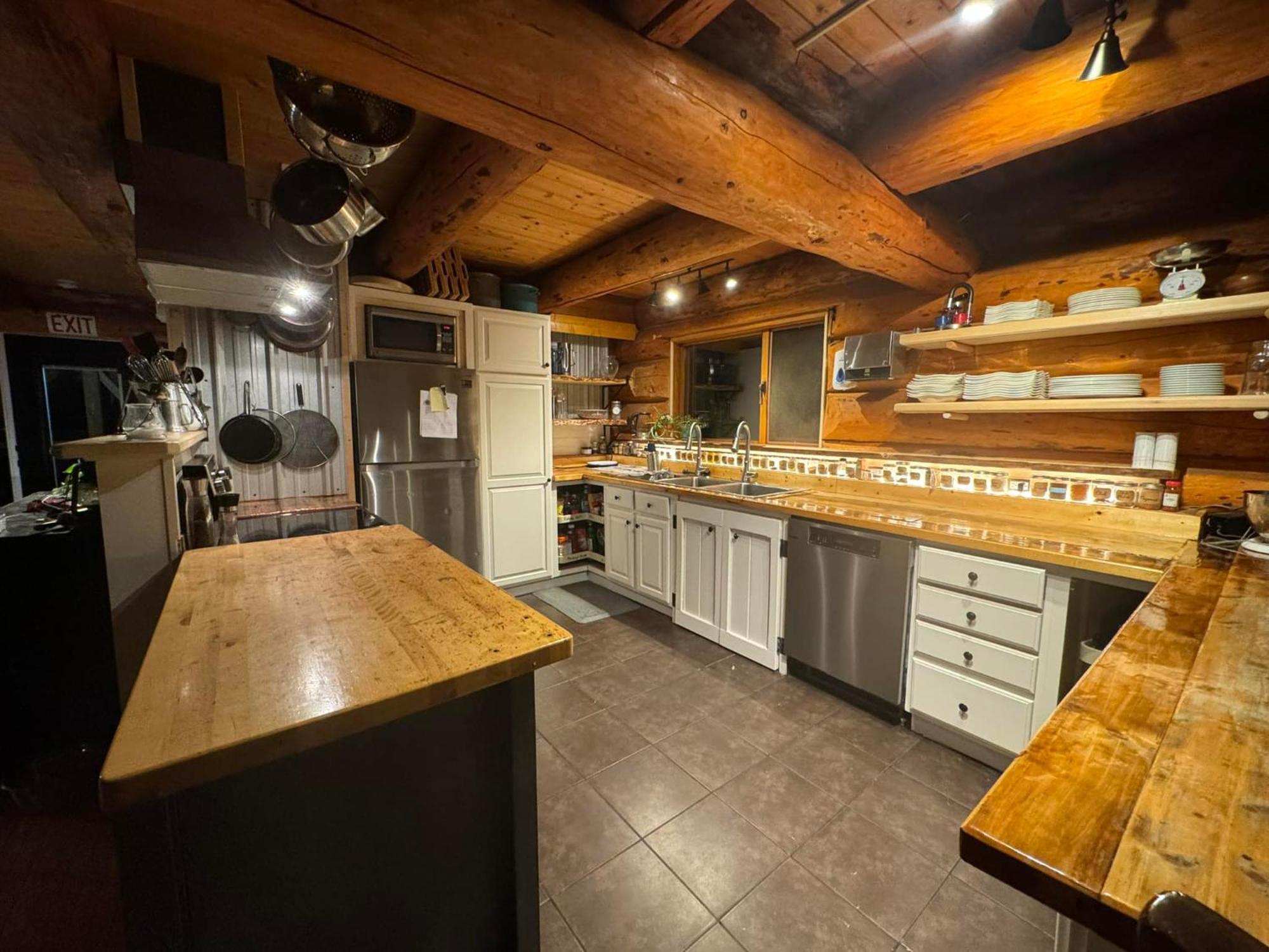 Mount Logan Ecolodge & Retreat Center Хейнс Джънкшън Екстериор снимка