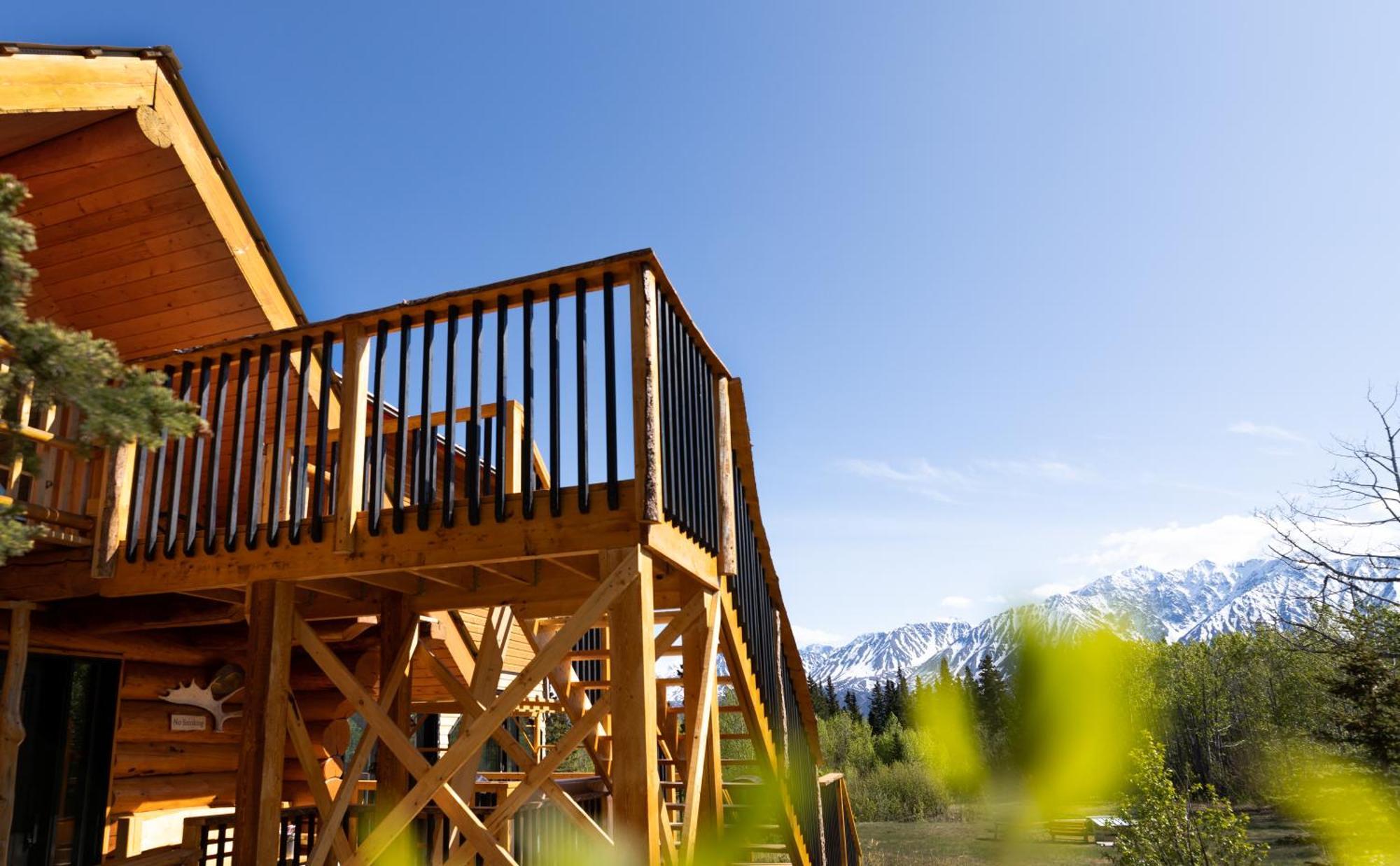 Mount Logan Ecolodge & Retreat Center Хейнс Джънкшън Екстериор снимка