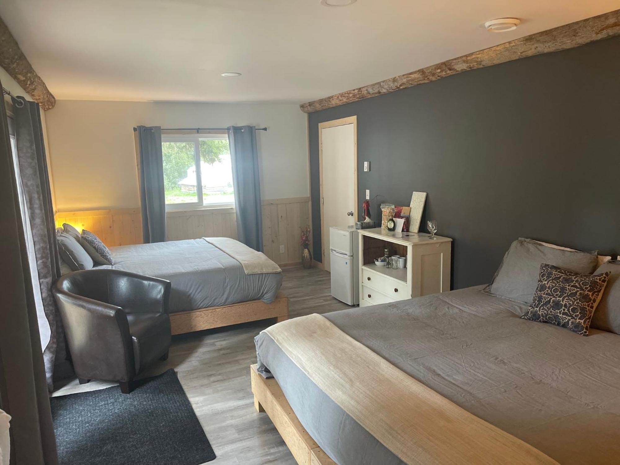 Mount Logan Ecolodge & Retreat Center Хейнс Джънкшън Екстериор снимка