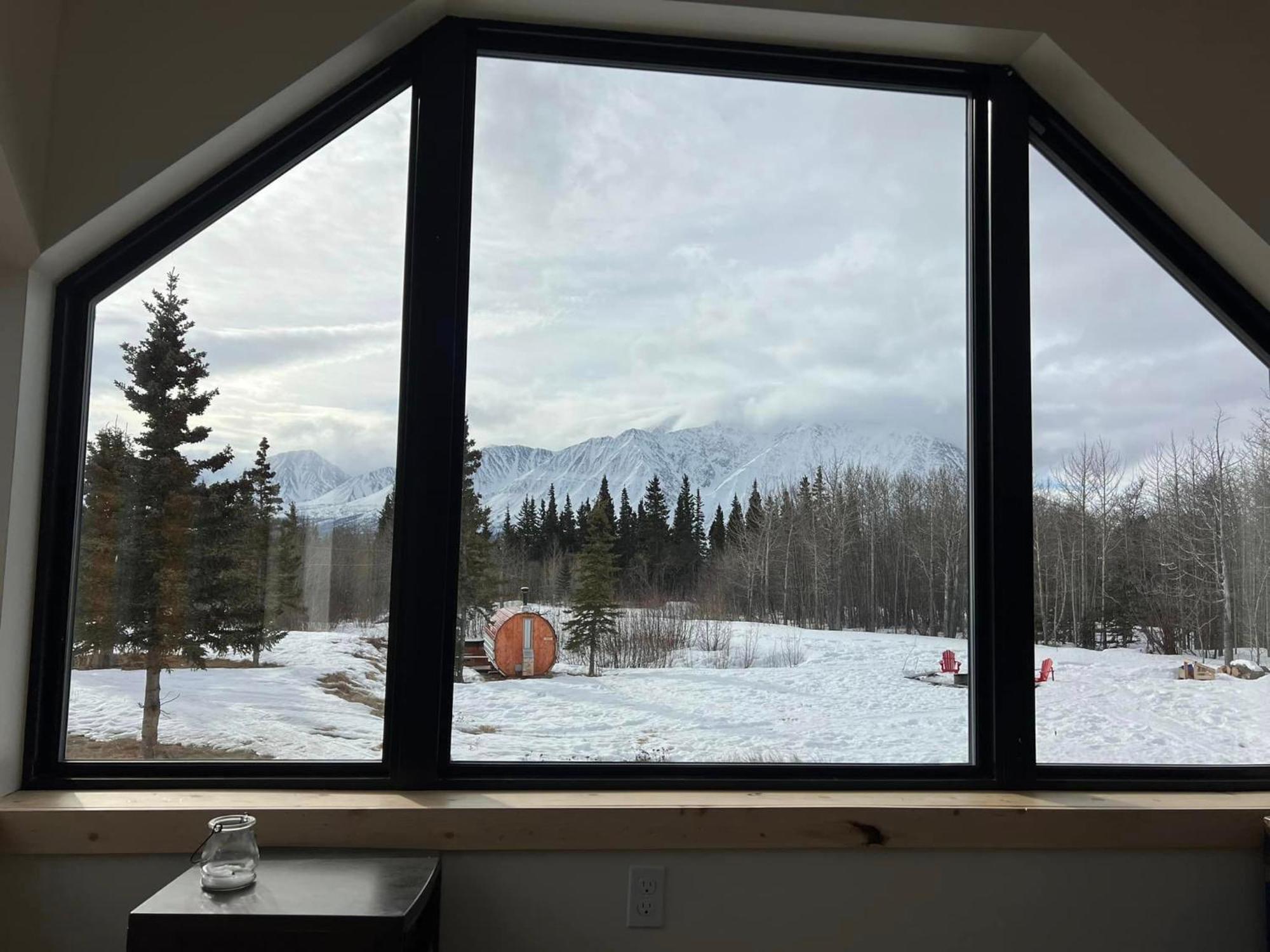 Mount Logan Ecolodge & Retreat Center Хейнс Джънкшън Екстериор снимка