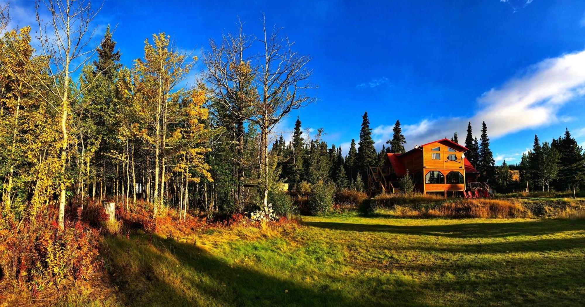 Mount Logan Ecolodge & Retreat Center Хейнс Джънкшън Екстериор снимка